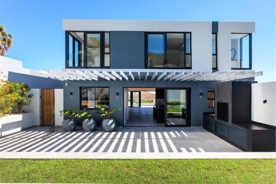 4 Bedroom Property for Sale in Fresnaye Western Cape